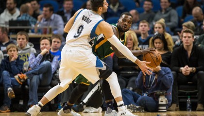  戈贝尔18+21，森林狼防守制胜爵士  