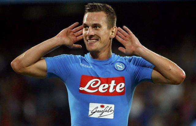  那不勒斯官宣续约当家射手奥斯梅恩  