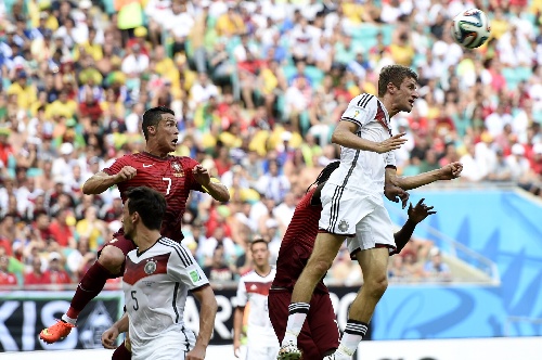  多特蒙德核心染红离场，十人应战惨遭逆转  